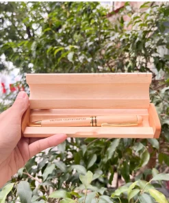 Hộp gỗ kèm bút gỗ